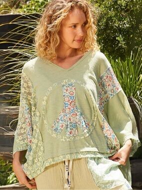 POL Boho Peace Sign Floral Lace Boho Top